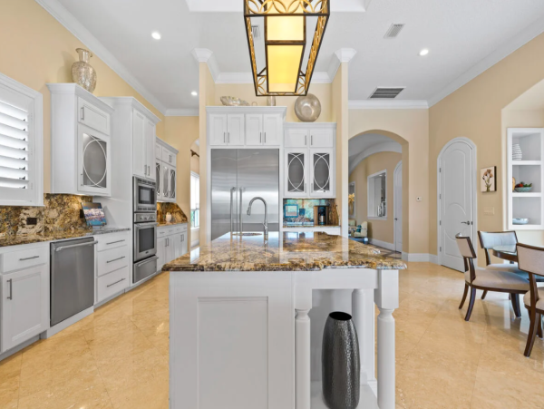 Luxurious 4-Bedroom Vacation Rental Near Disney - Private Pool